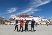 去西藏4月份适合旅游吗？带着爸妈4月去西藏要怎么安排游玩呢？