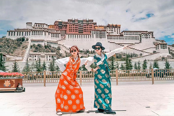 两个人去一趟西藏旅游大概多少钱？两人去西藏玩一趟的费用花费？-第1张图片-小白杨旅行网
